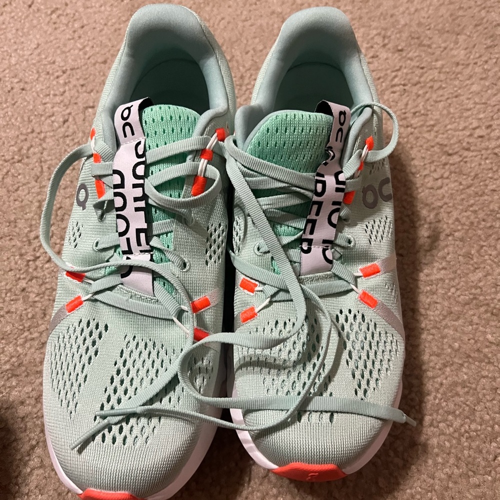 Women’s OnCloud Surfer’s